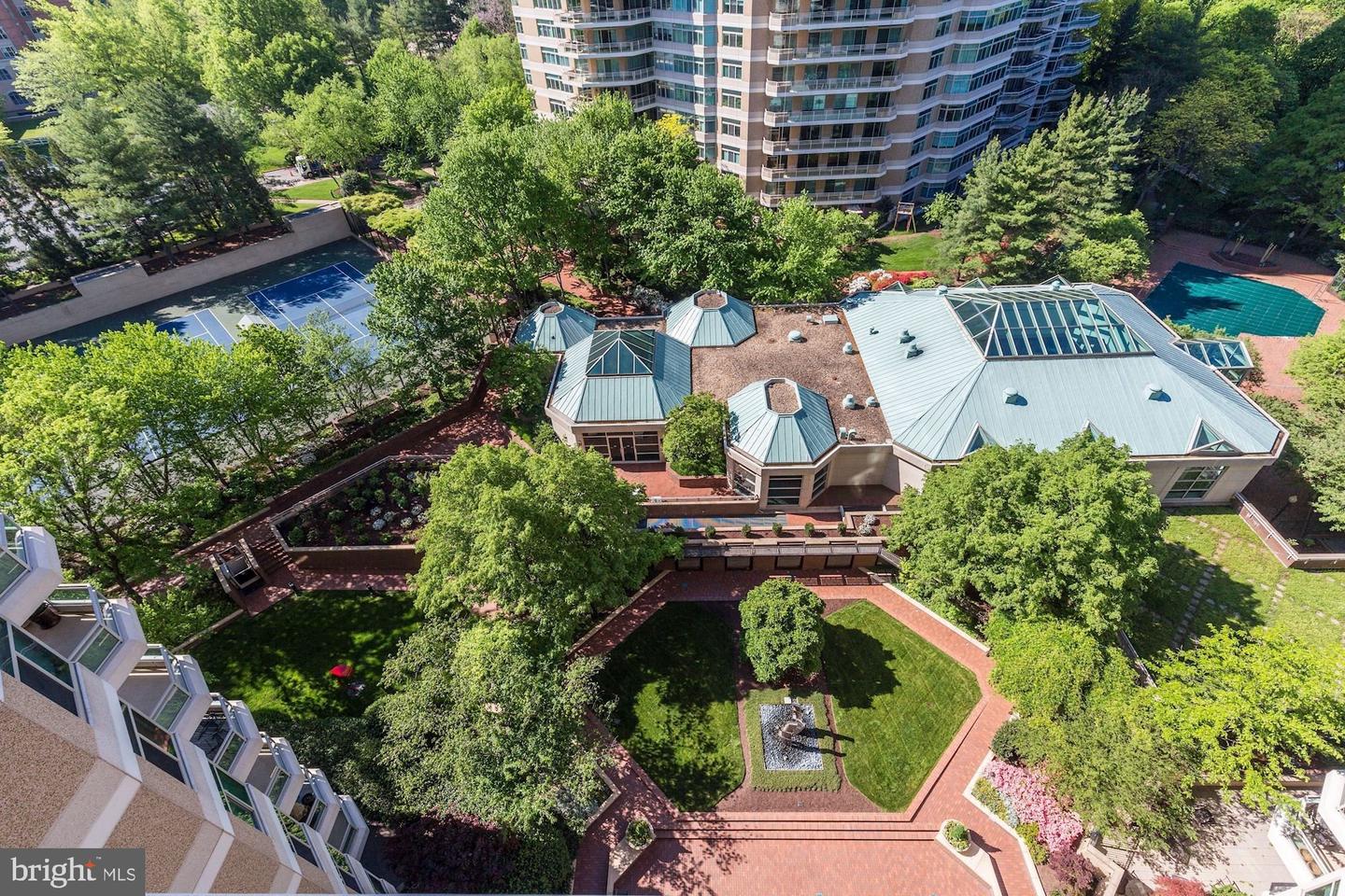 5610 Wisconsin Ave #103