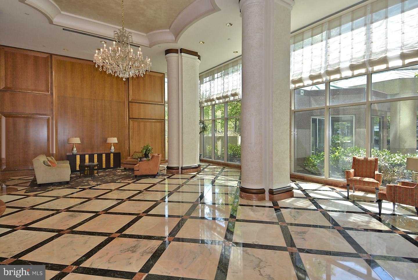 5610 Wisconsin Ave #103
