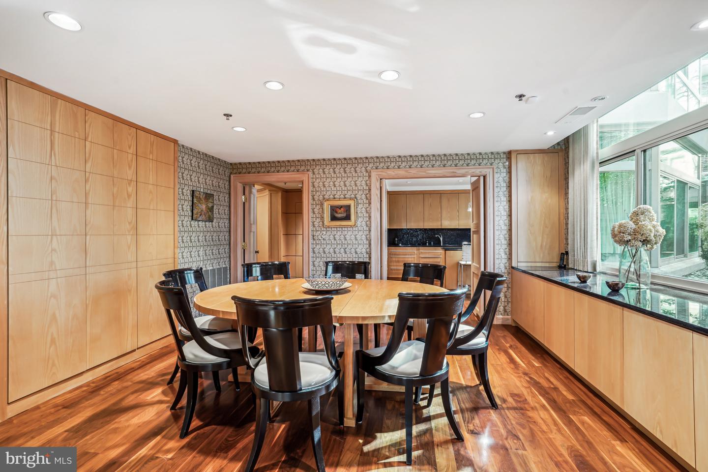 5610 Wisconsin Ave #103