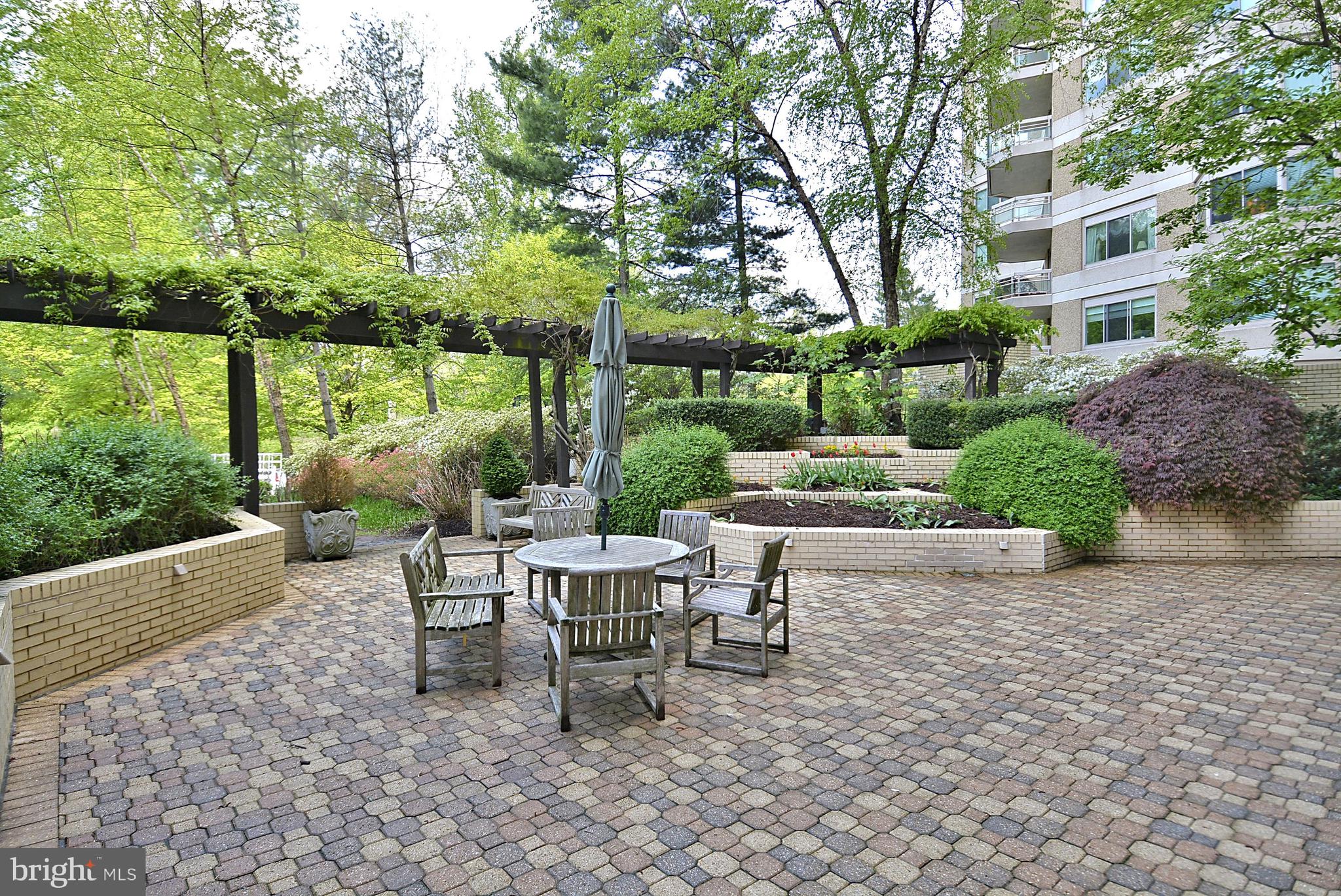 5610 Wisconsin Ave #103