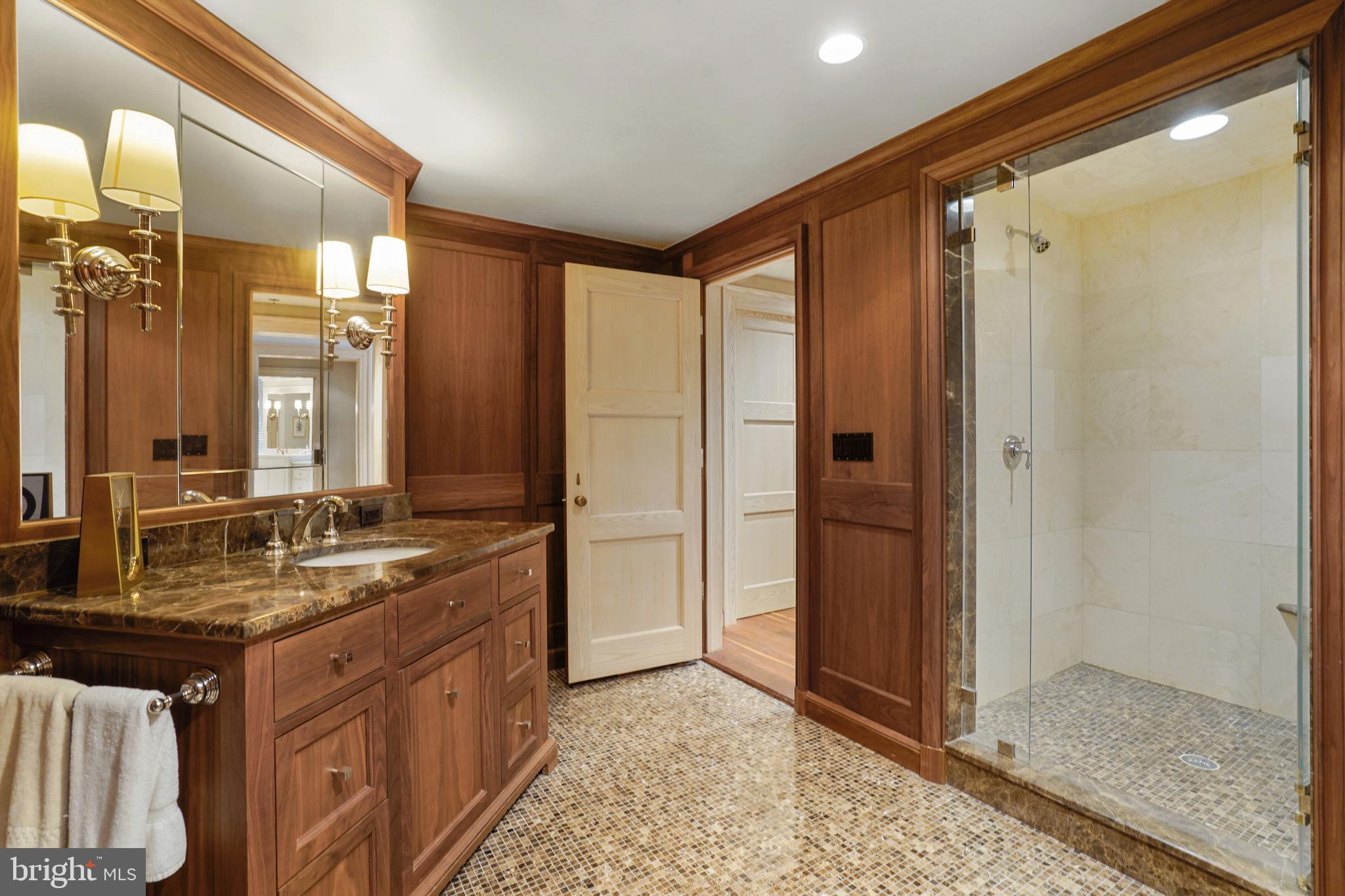 5610 Wisconsin Ave #103