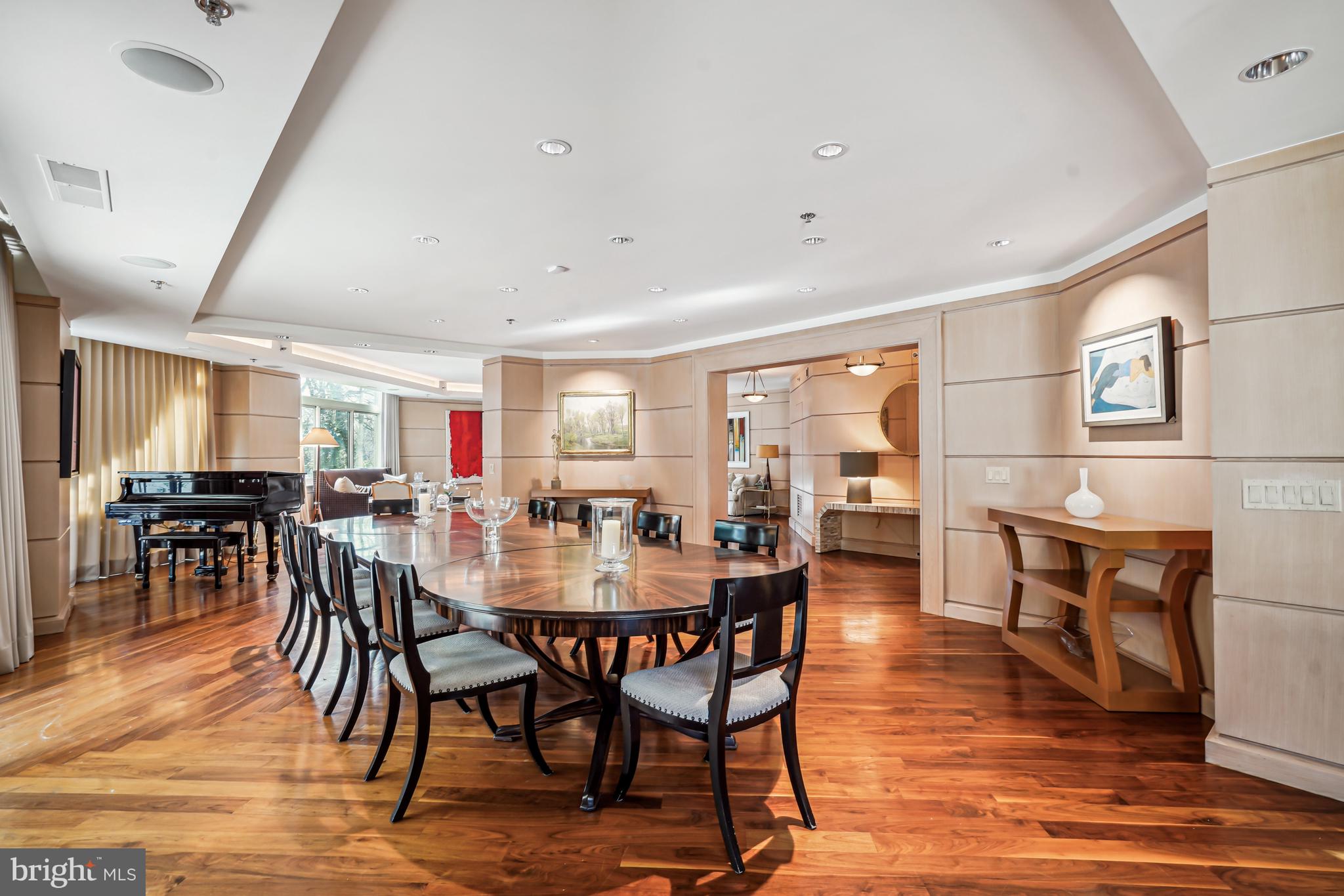 5610 Wisconsin Ave #103
