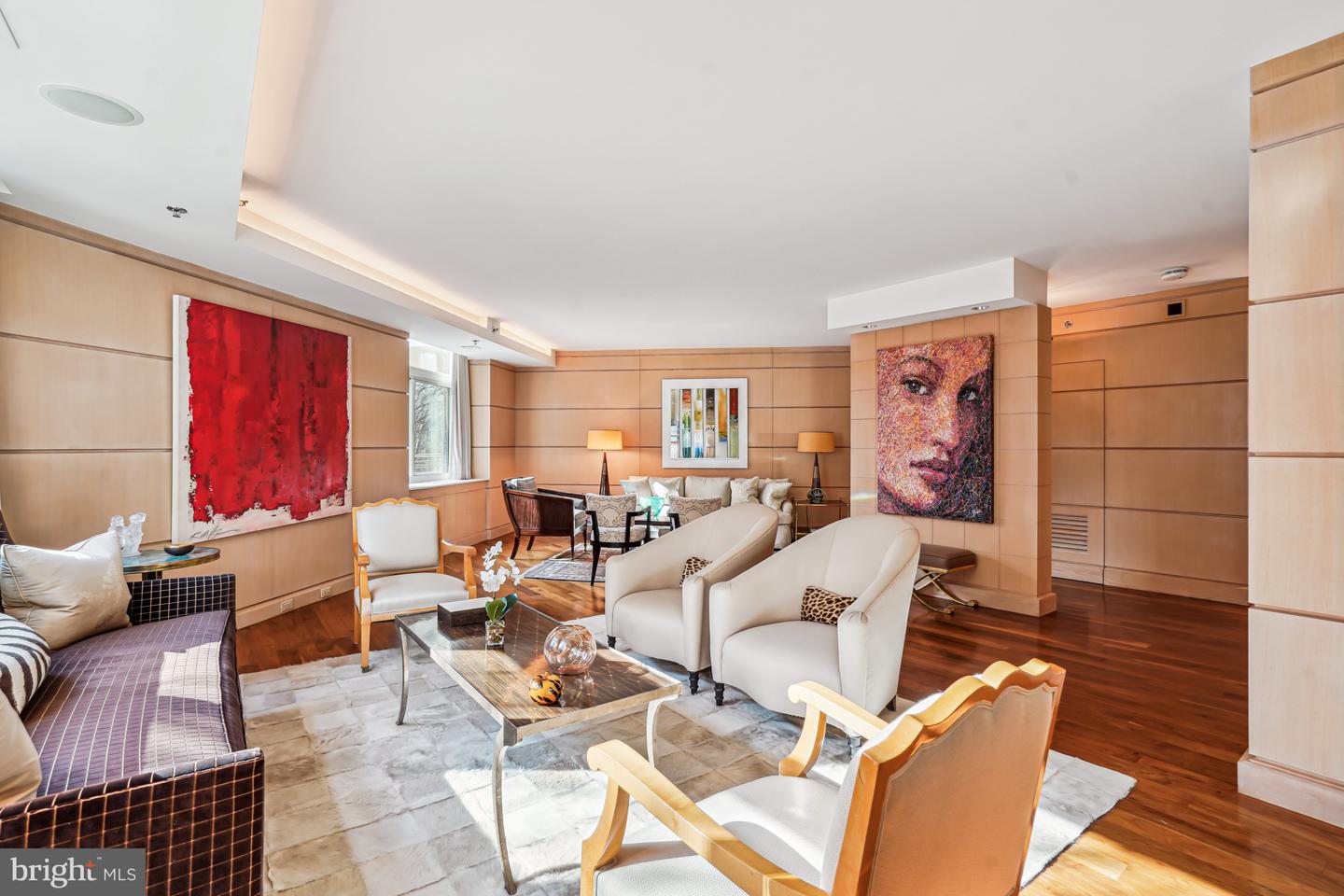 5610 Wisconsin Ave #103
