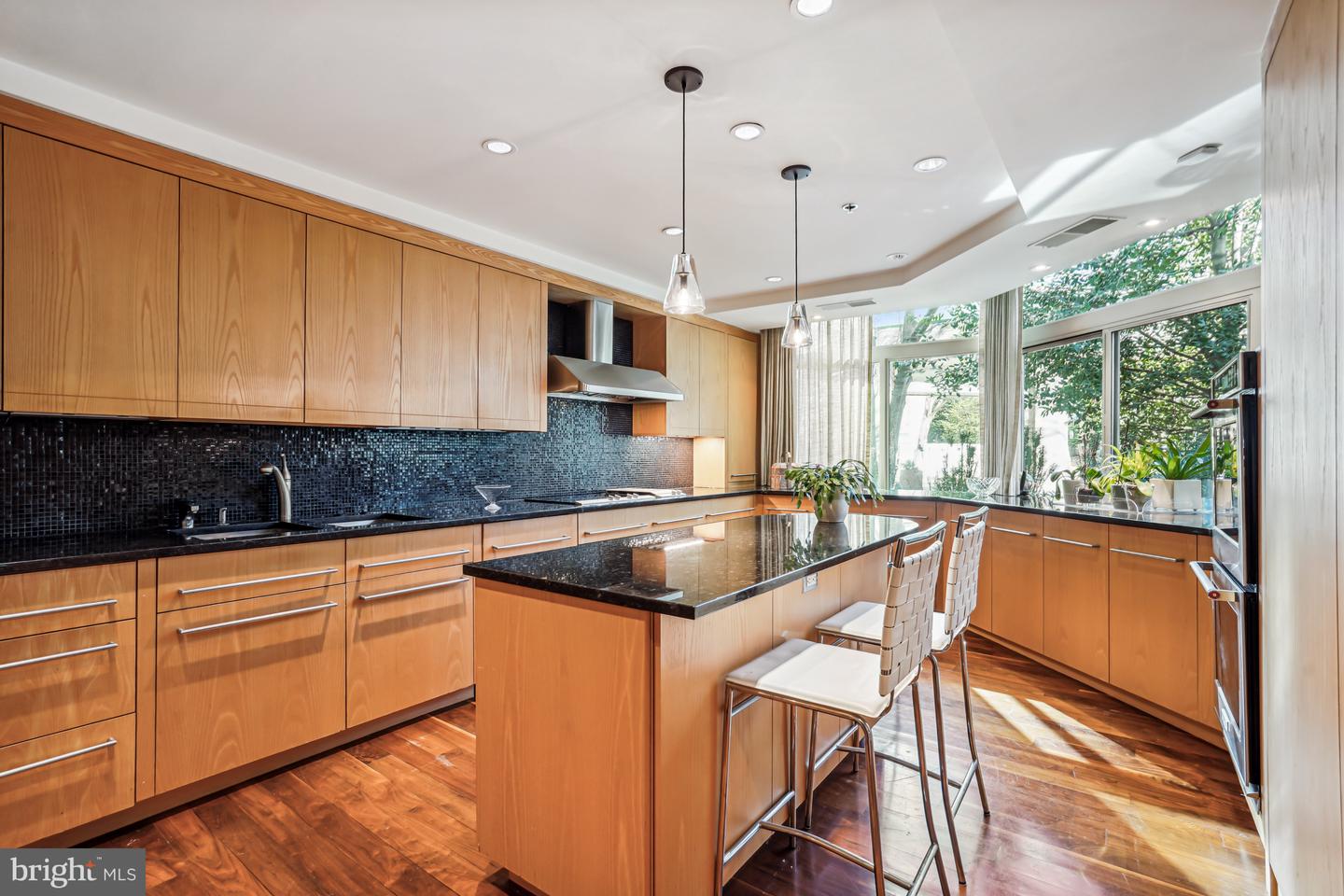 5610 Wisconsin Ave #103
