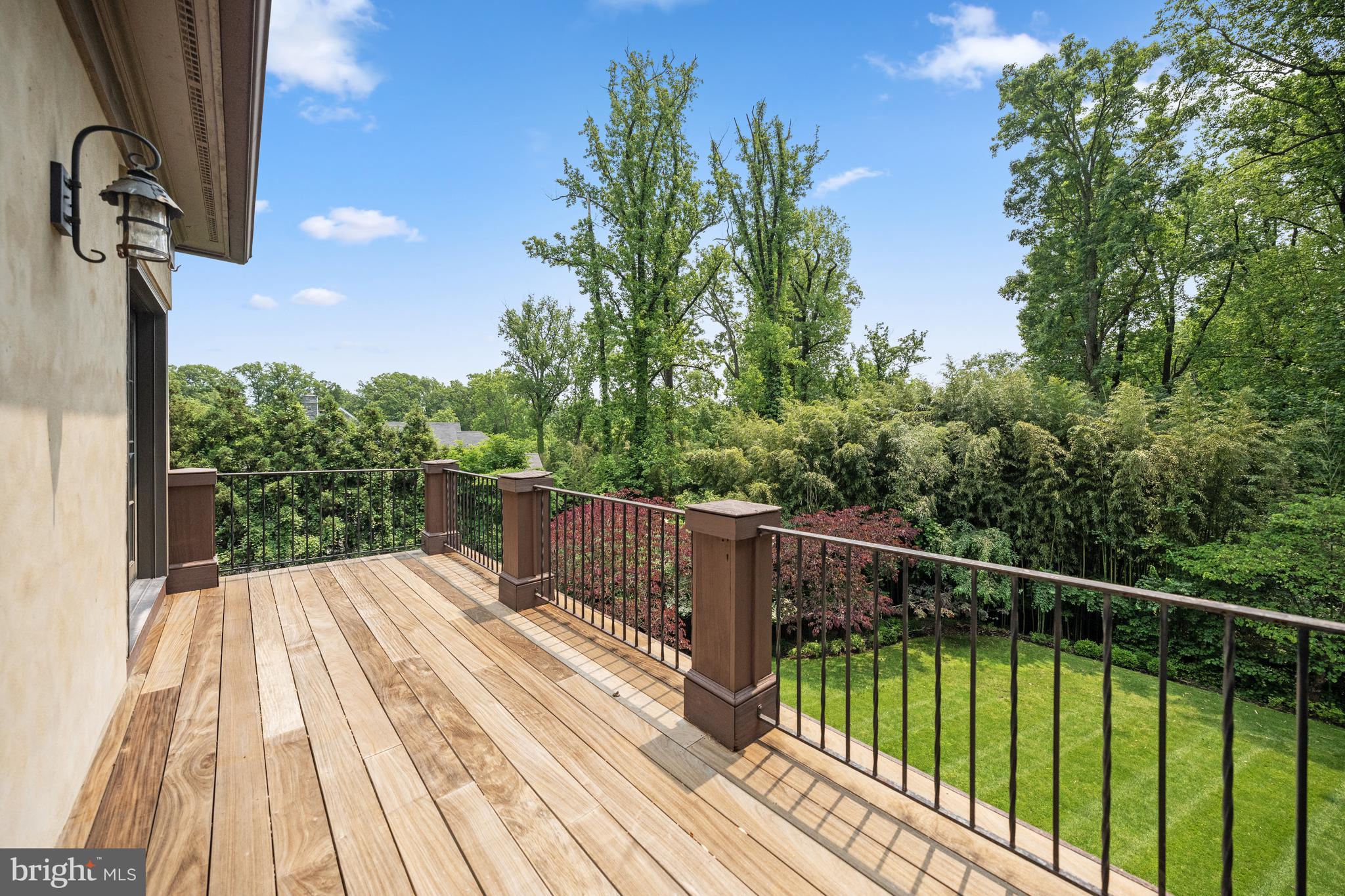 10 BURNING TREE COURT