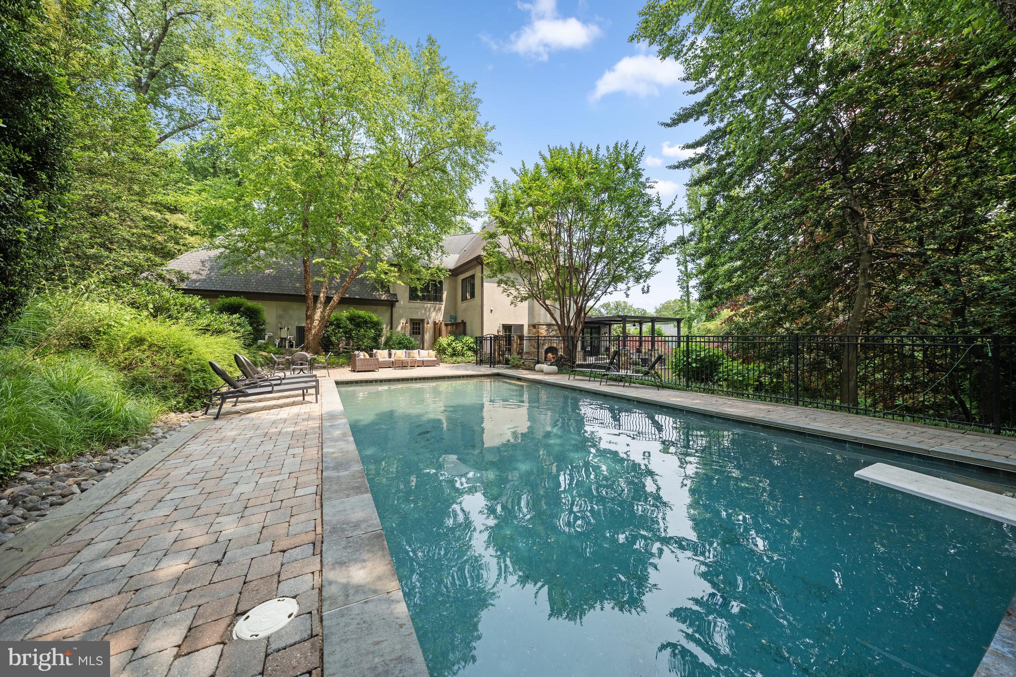 10 BURNING TREE COURT
