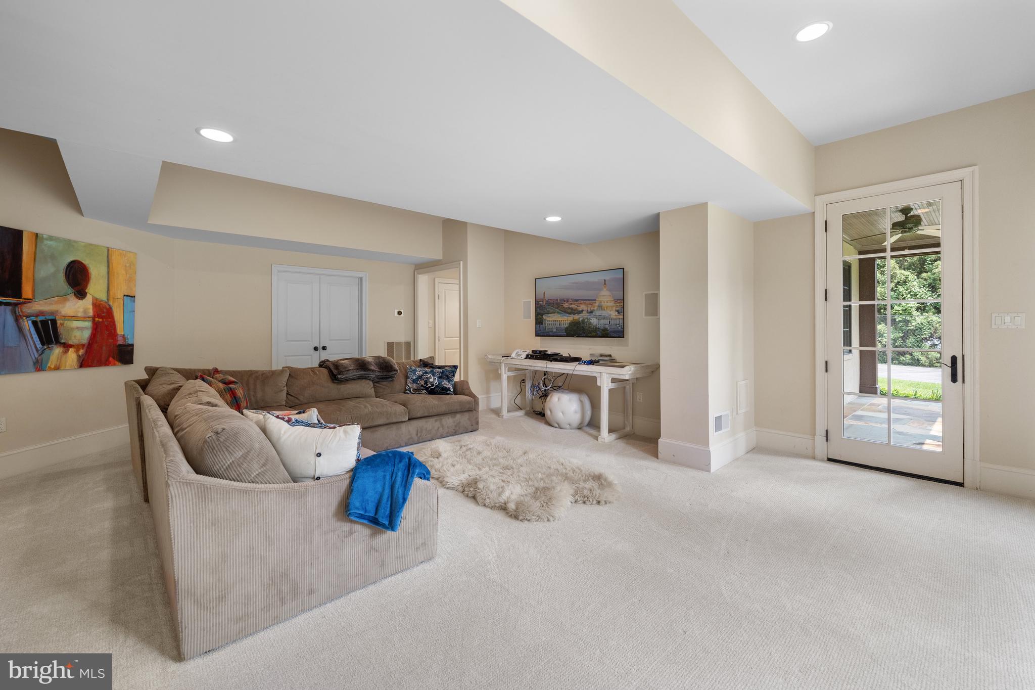 10 BURNING TREE COURT