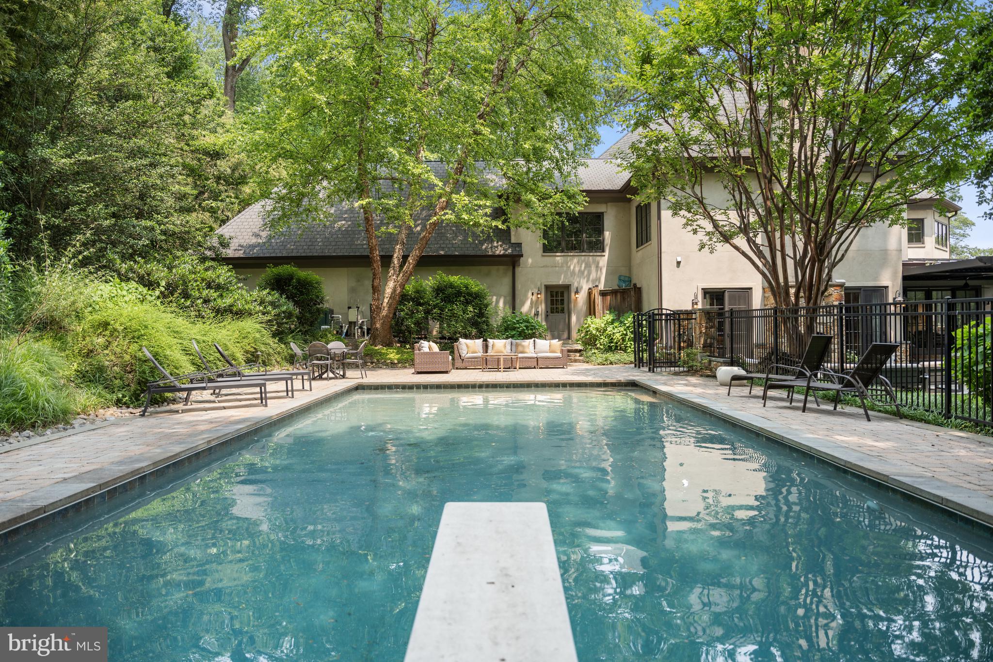 10 BURNING TREE COURT