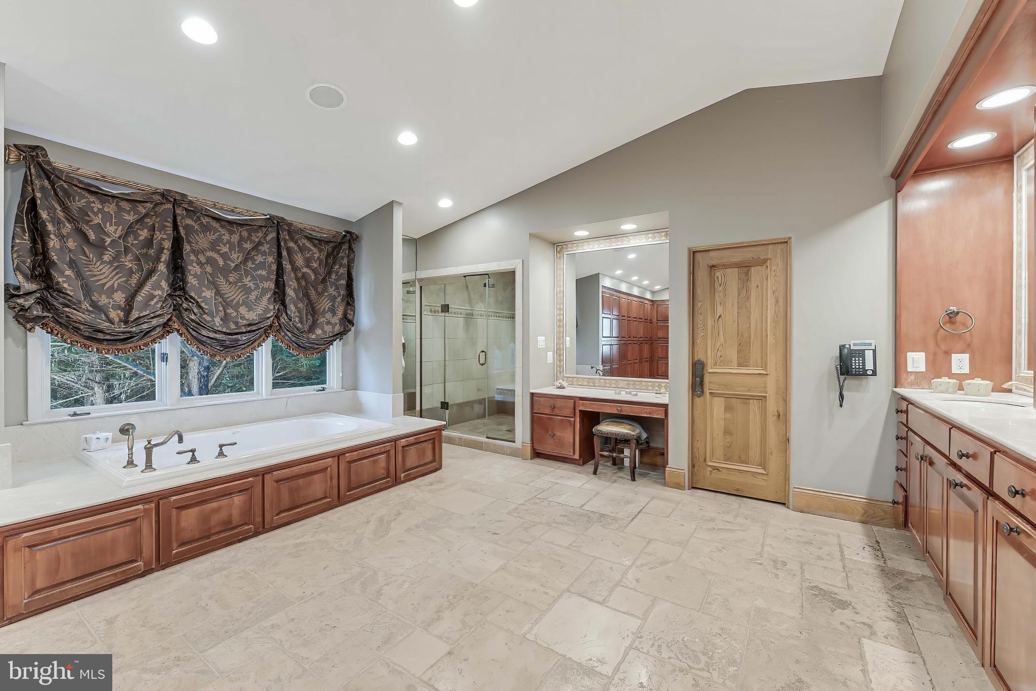 2 PINEY MEETINGHOUSE COURT