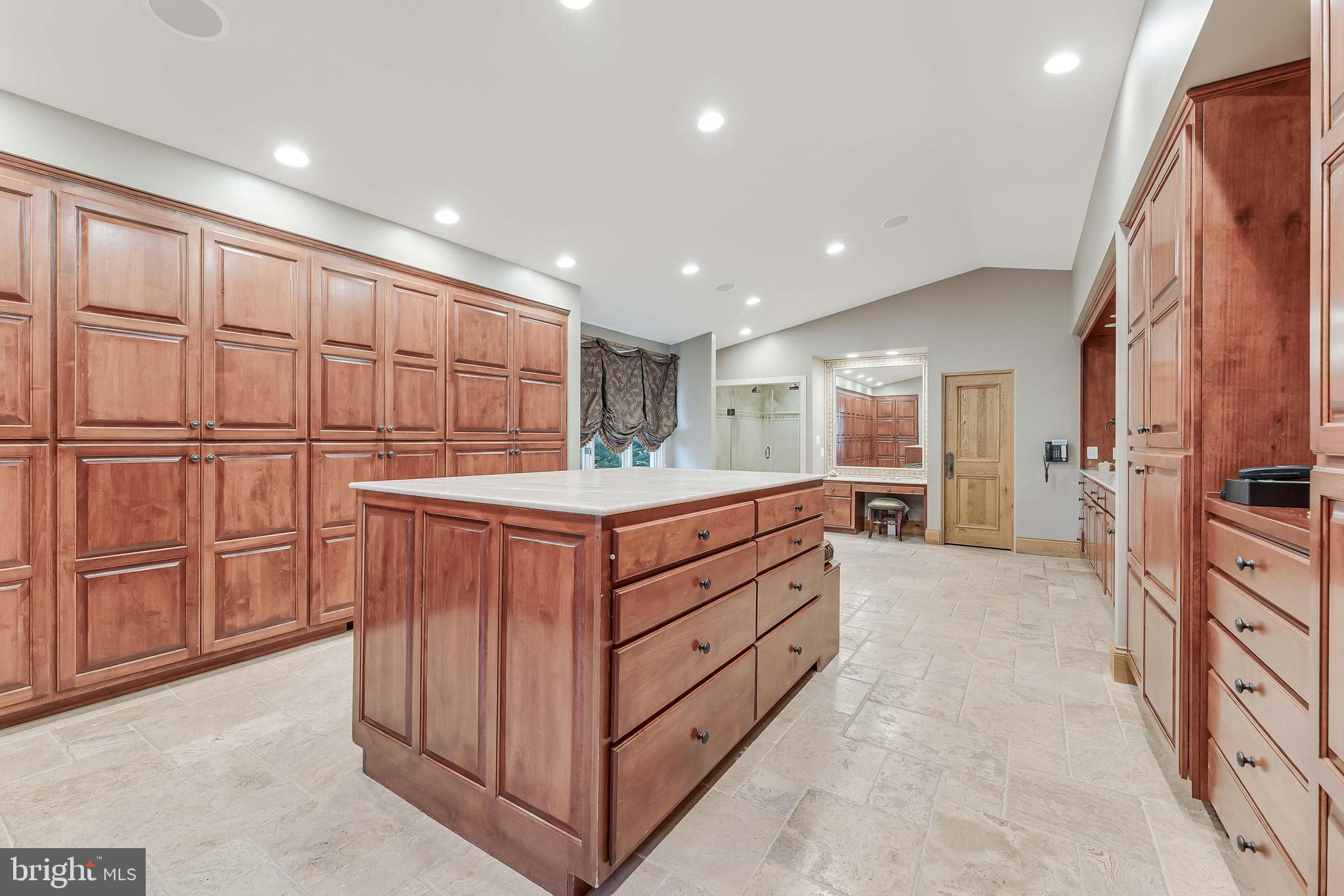 2 PINEY MEETINGHOUSE COURT