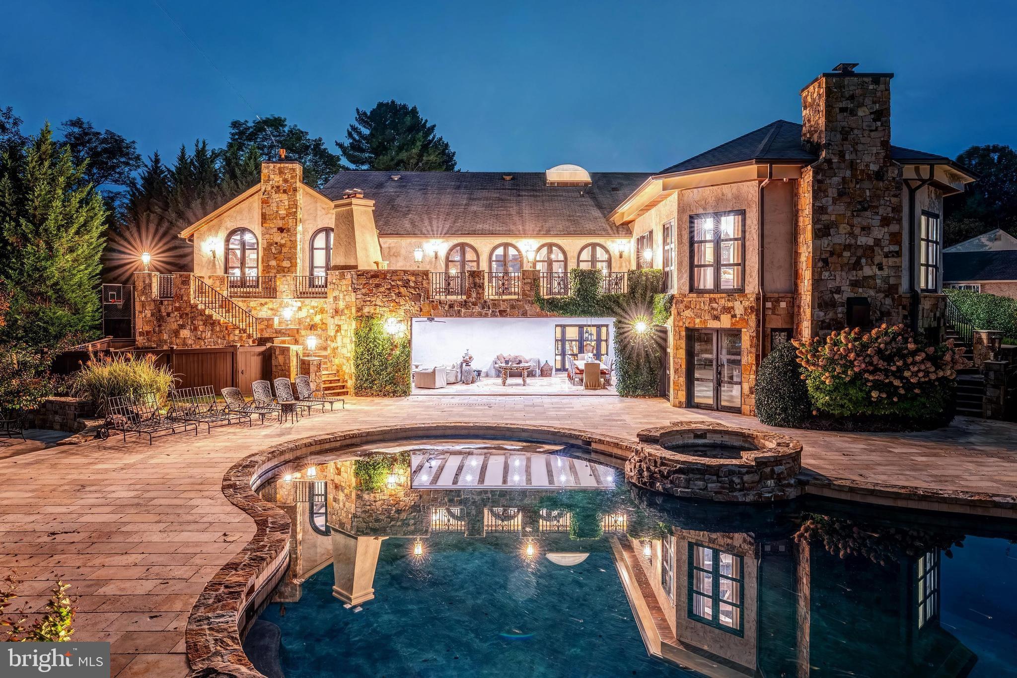 2 PINEY MEETINGHOUSE COURT