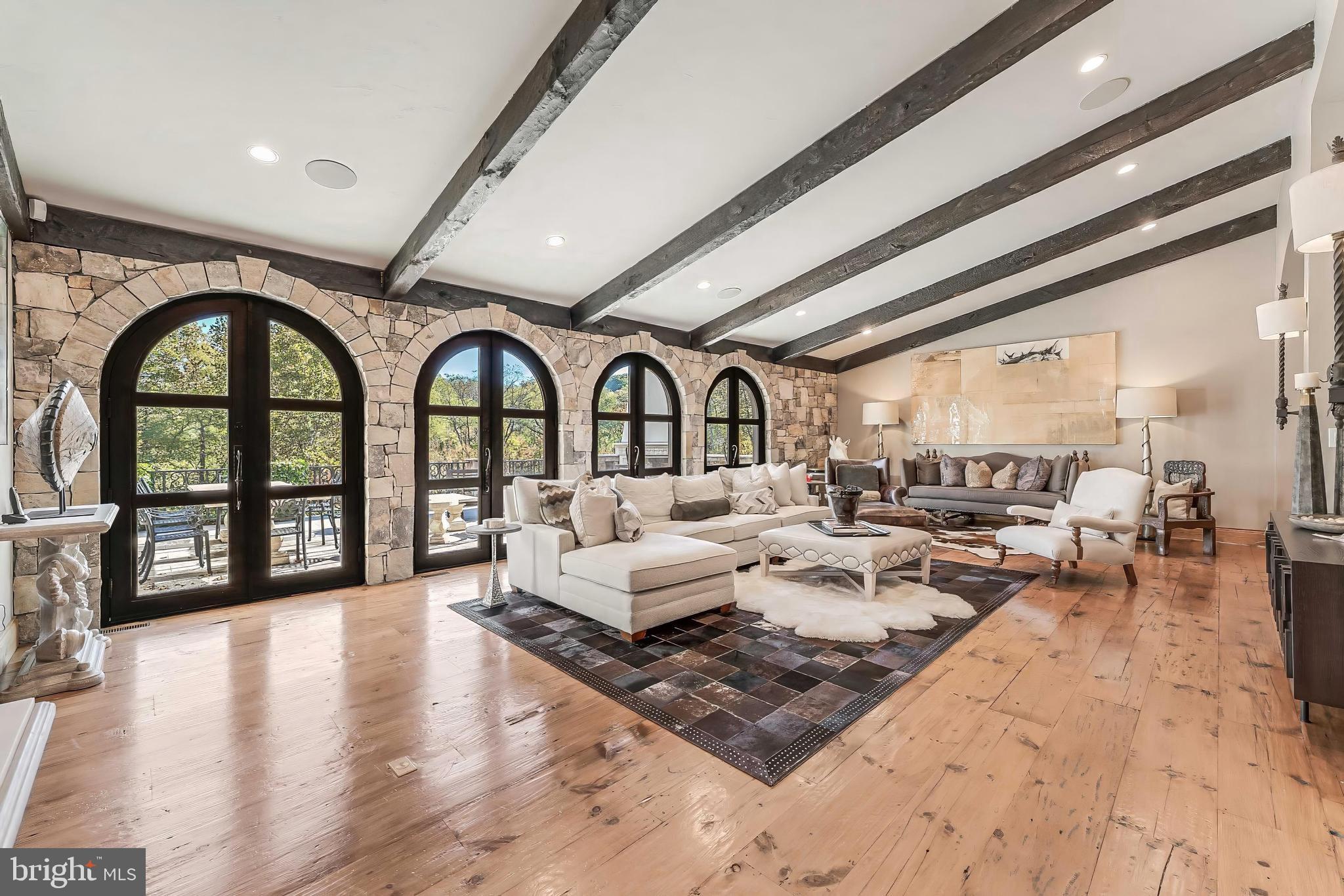 2 PINEY MEETINGHOUSE COURT