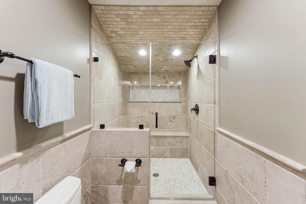 2 PINEY MEETINGHOUSE COURT