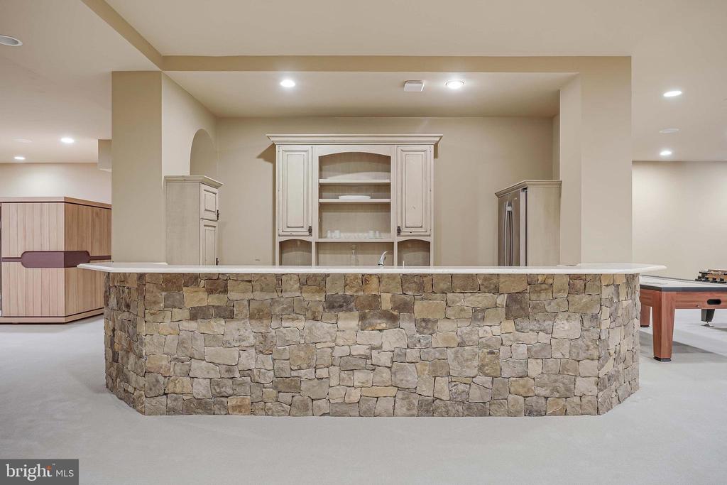 2 PINEY MEETINGHOUSE COURT