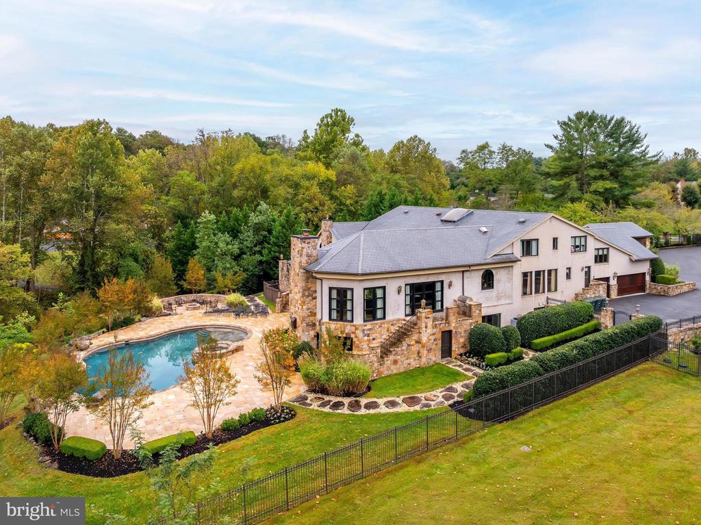 2 PINEY MEETINGHOUSE COURT