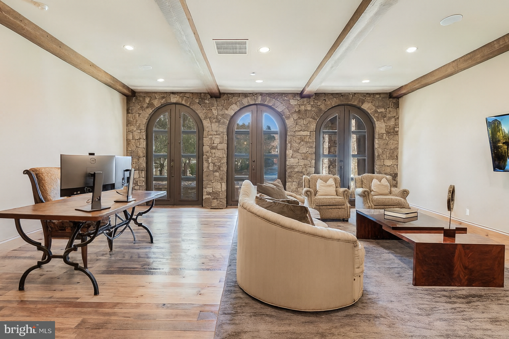 2 PINEY MEETINGHOUSE COURT