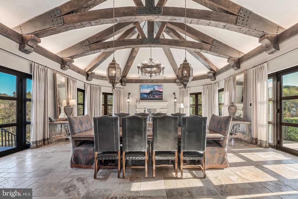 2 PINEY MEETINGHOUSE COURT