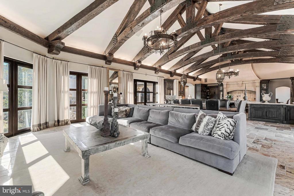 2 PINEY MEETINGHOUSE COURT