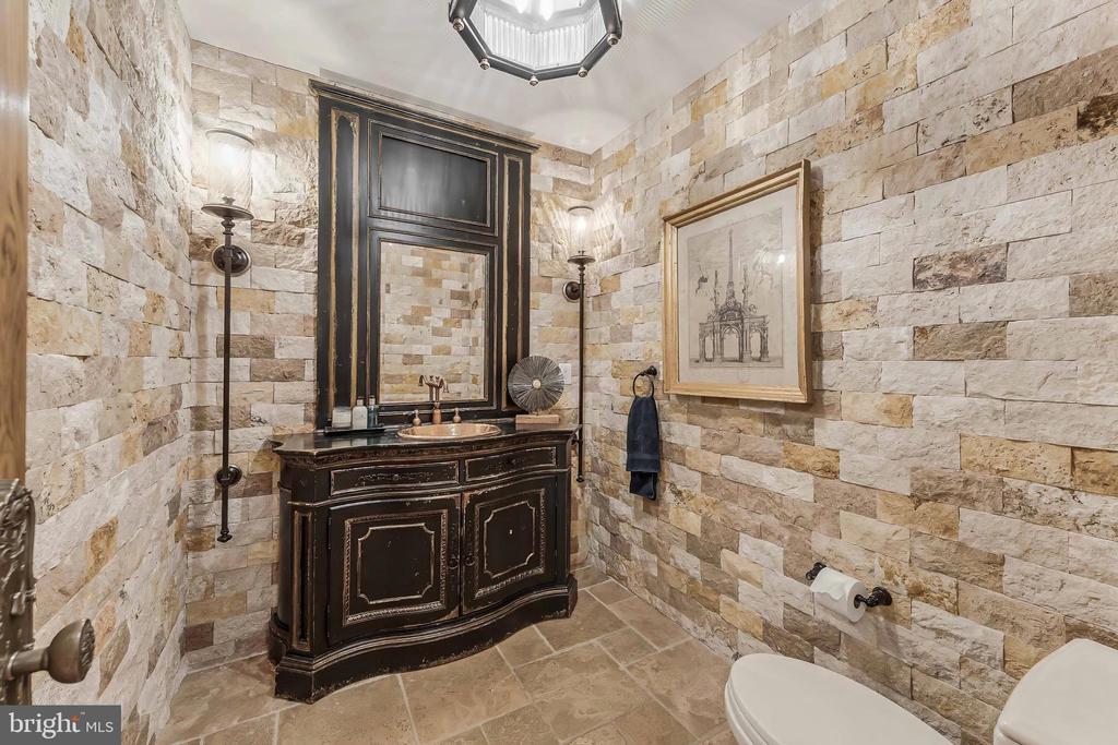 2 PINEY MEETINGHOUSE COURT