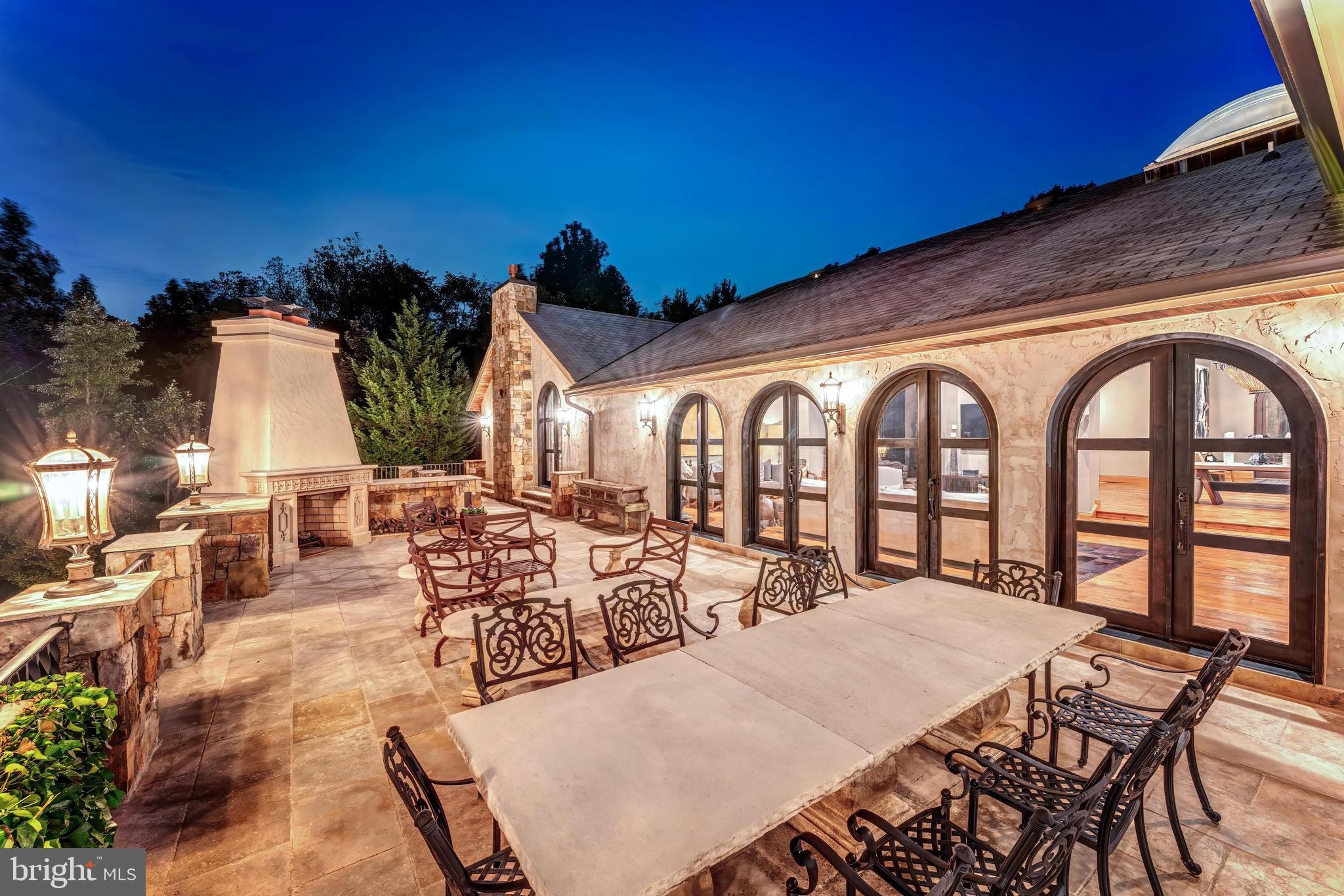 2 PINEY MEETINGHOUSE COURT