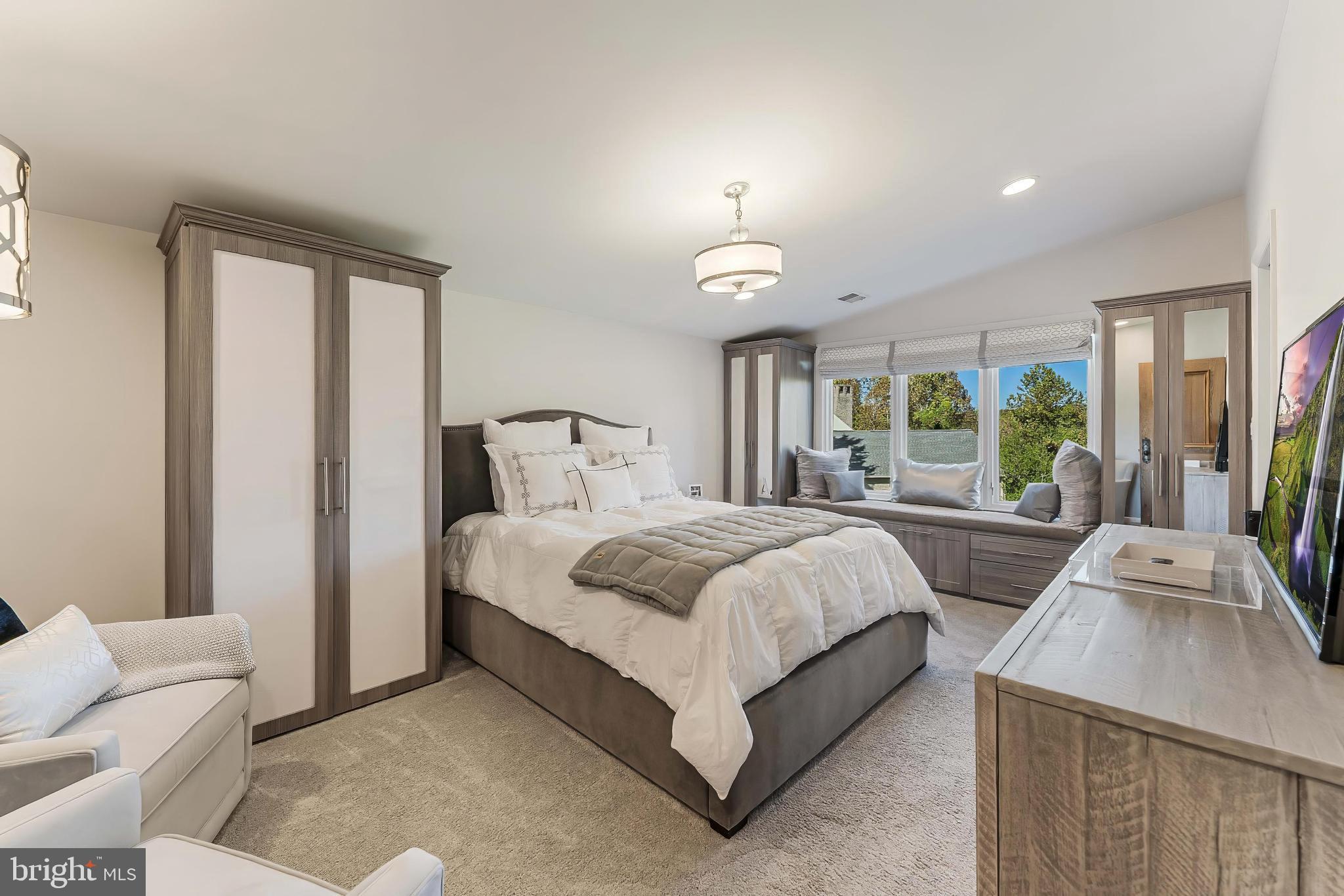 2 PINEY MEETINGHOUSE COURT