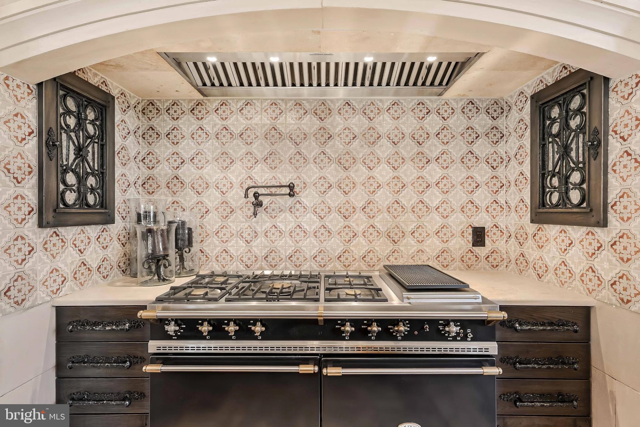 2 PINEY MEETINGHOUSE COURT