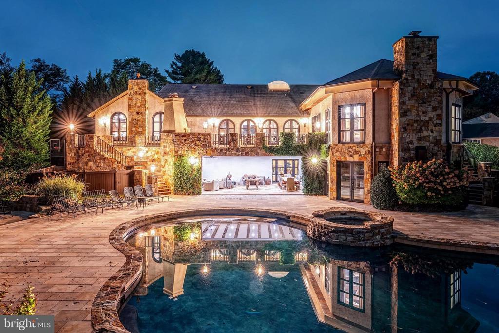 2 PINEY MEETINGHOUSE COURT