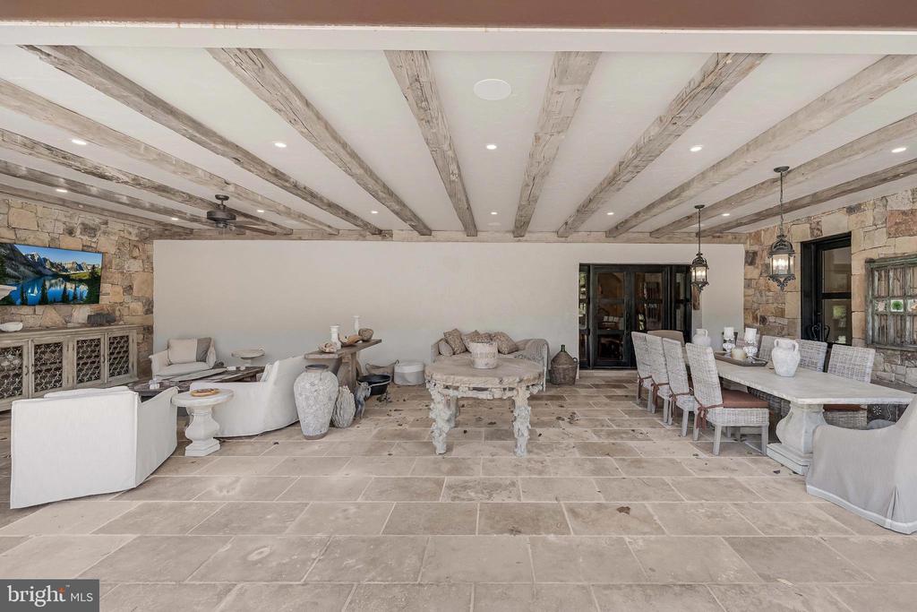 2 PINEY MEETINGHOUSE COURT