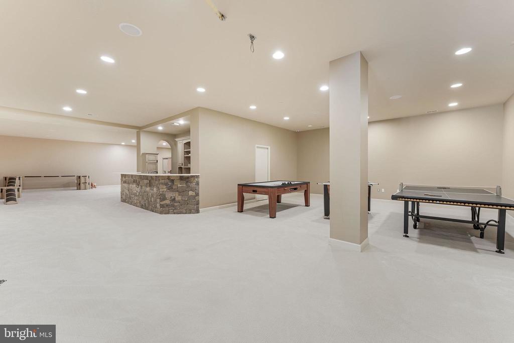 2 PINEY MEETINGHOUSE COURT
