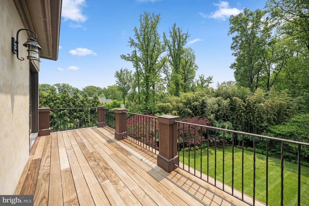 10 BURNING TREE COURT