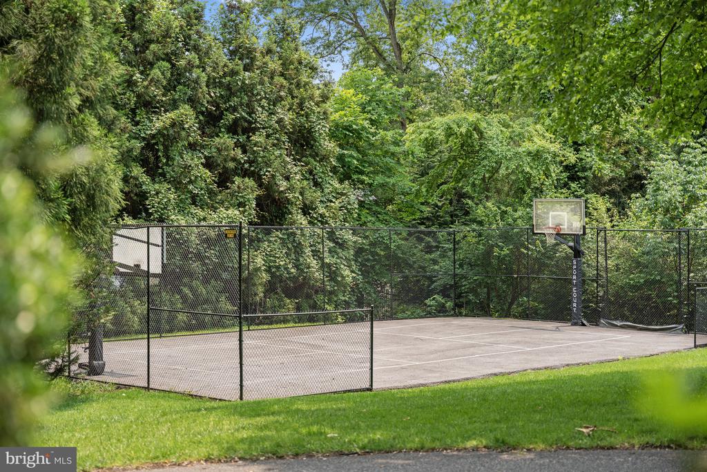 10 BURNING TREE COURT