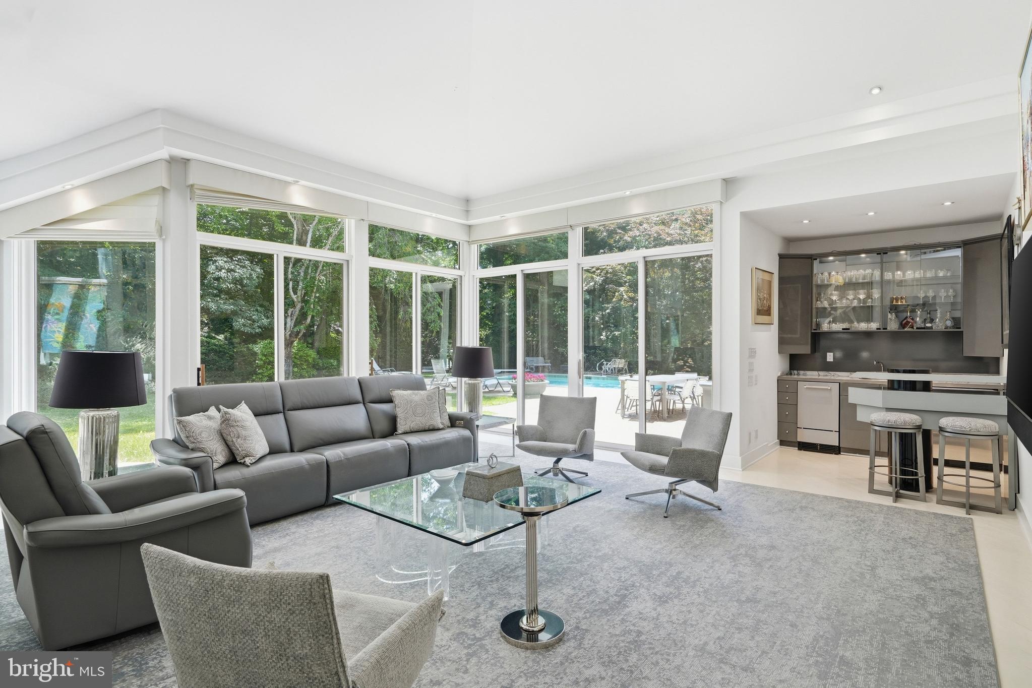 9 OAKLYN COURT