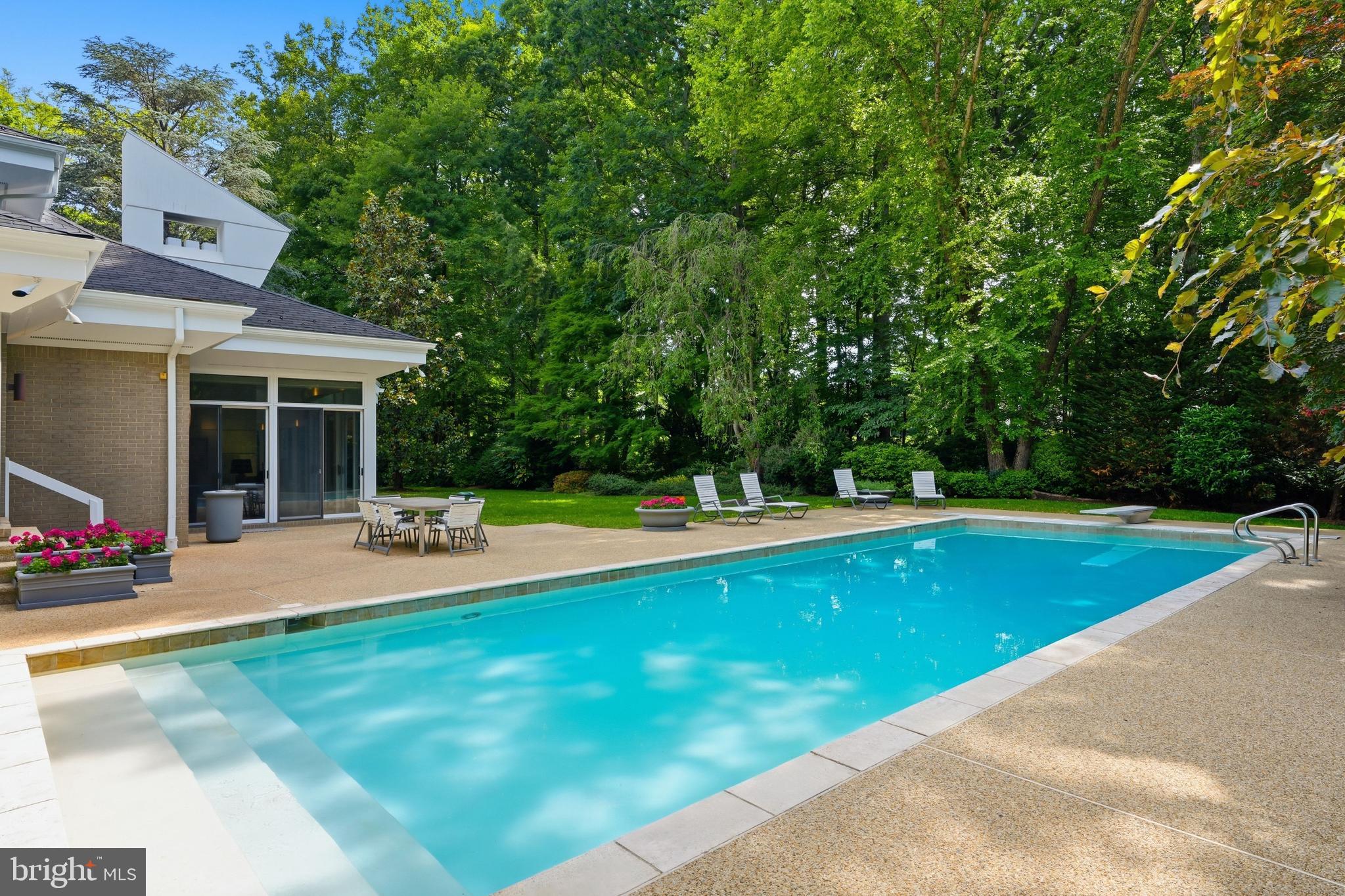 9 OAKLYN COURT