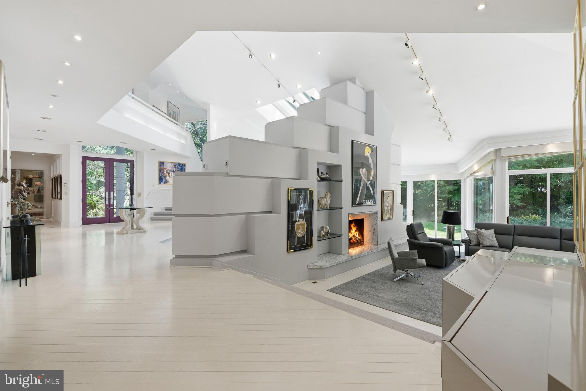 9 OAKLYN COURT