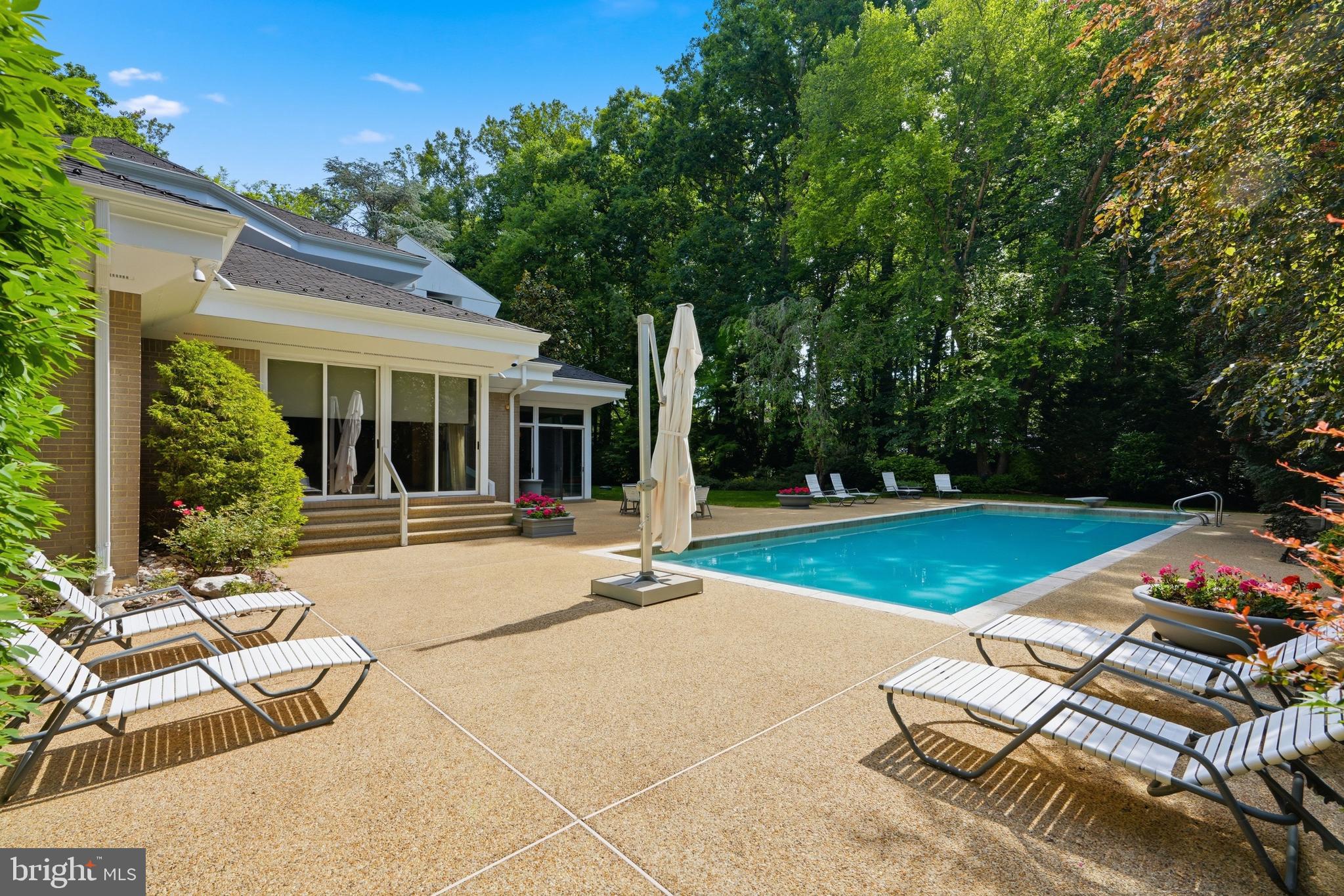 9 OAKLYN COURT