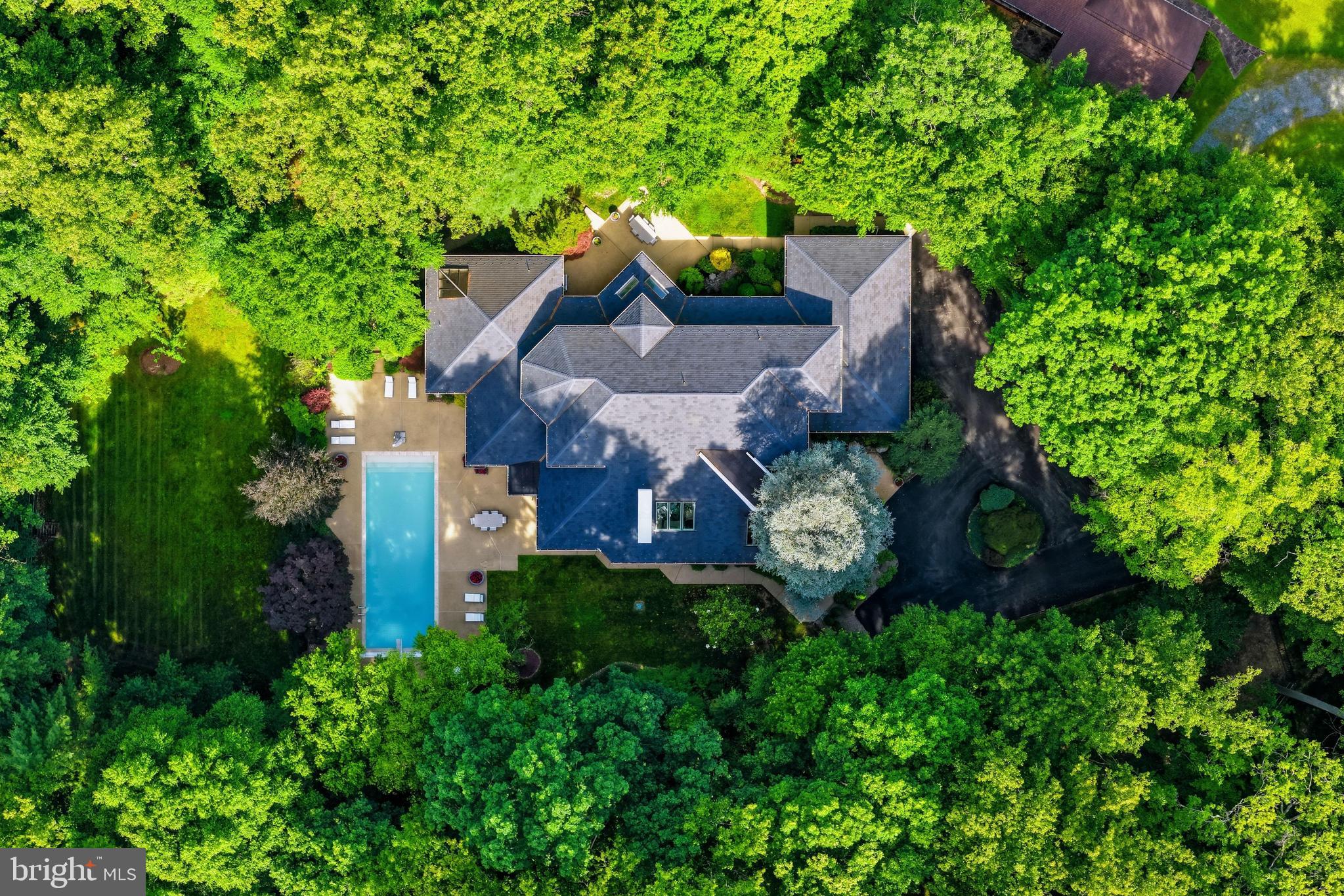 9 OAKLYN COURT