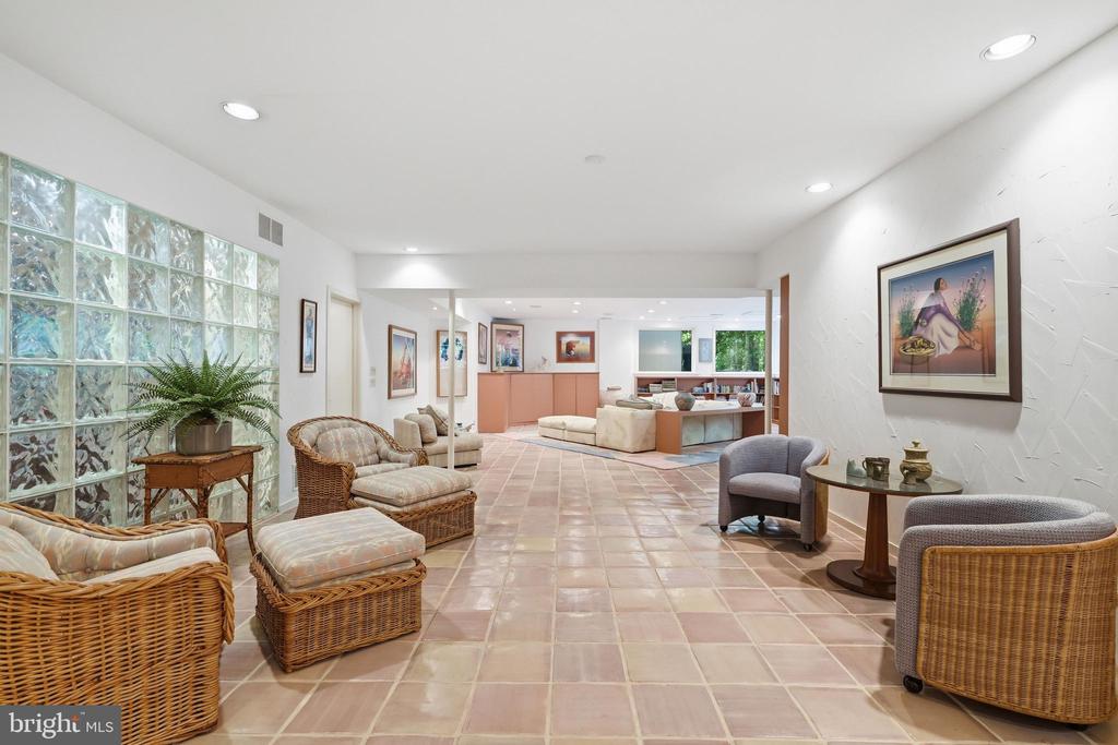 9 OAKLYN COURT