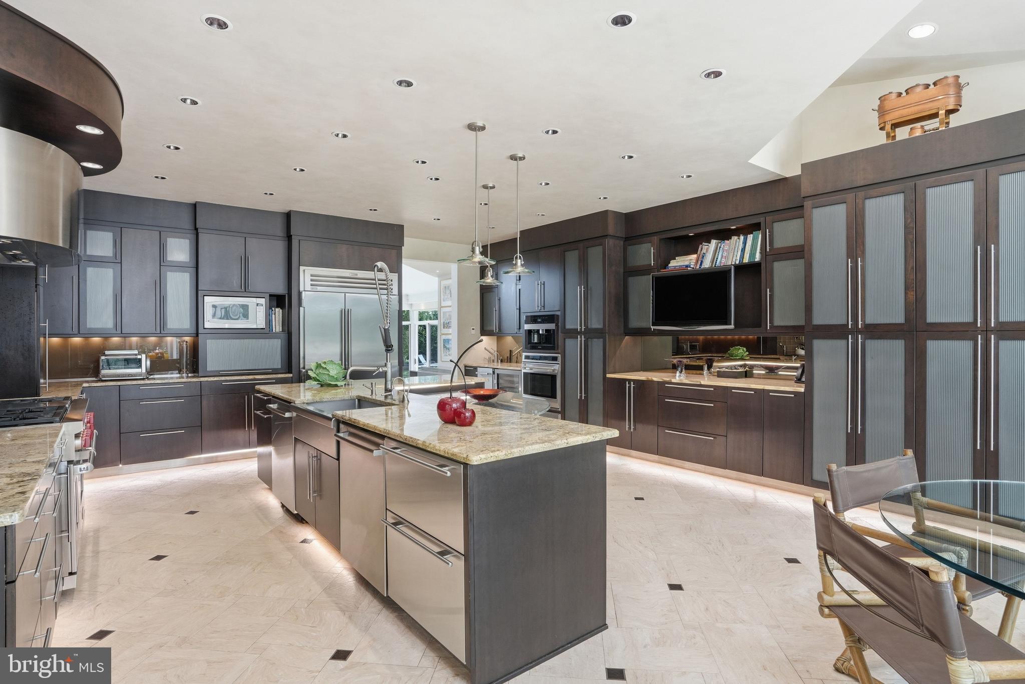 9 OAKLYN COURT