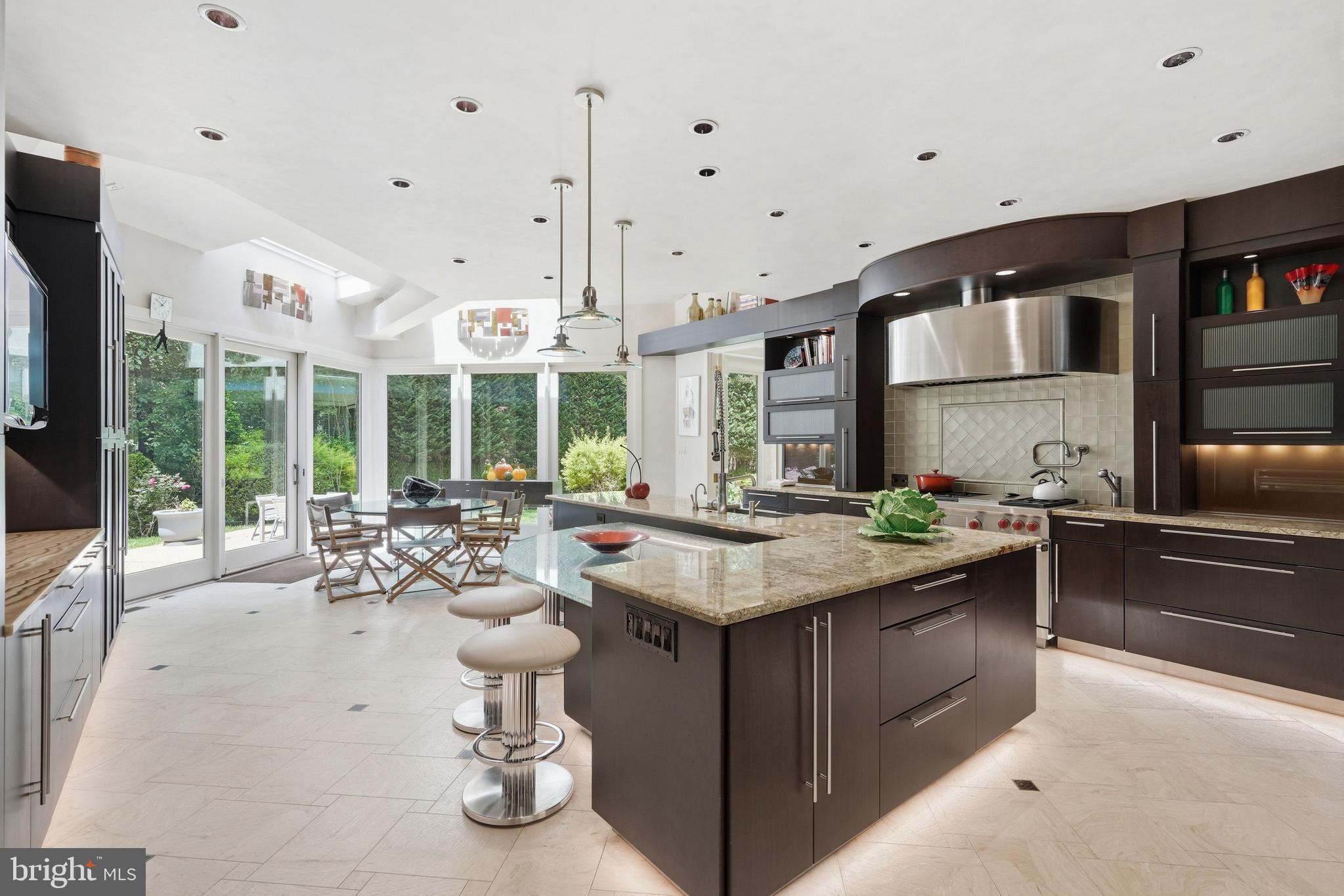 9 OAKLYN COURT