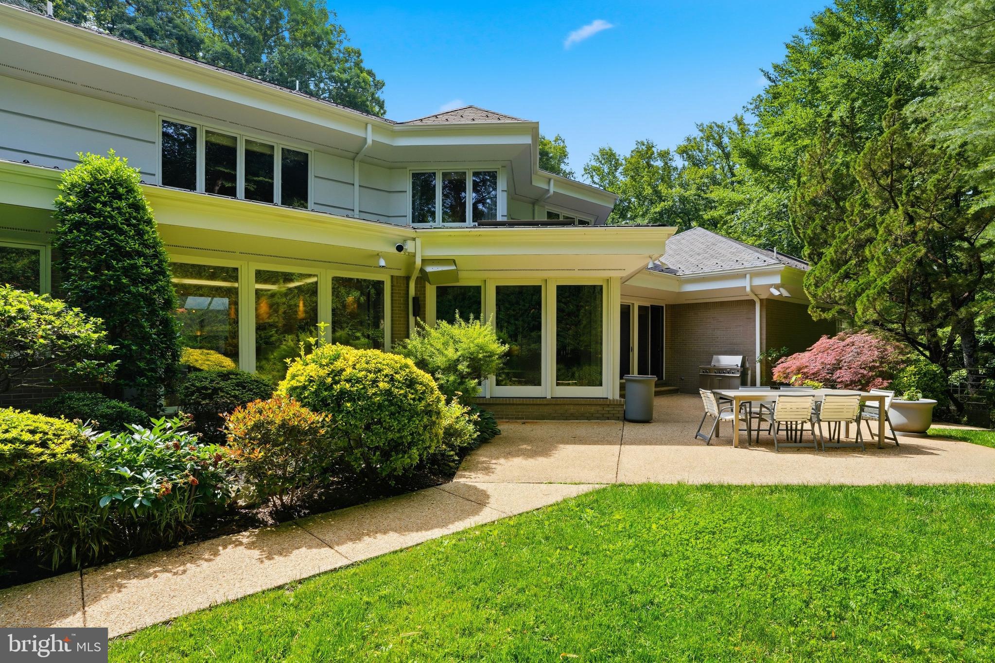 9 OAKLYN COURT