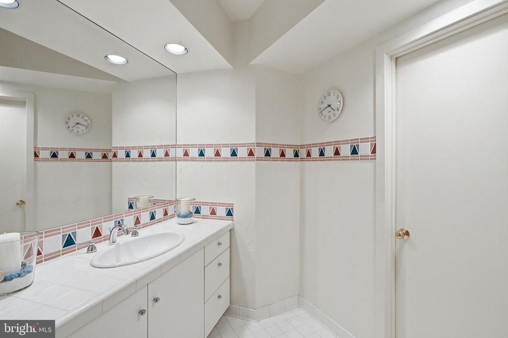9 OAKLYN COURT