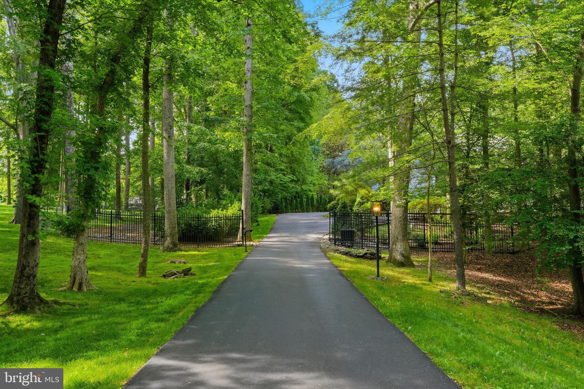 9 OAKLYN COURT