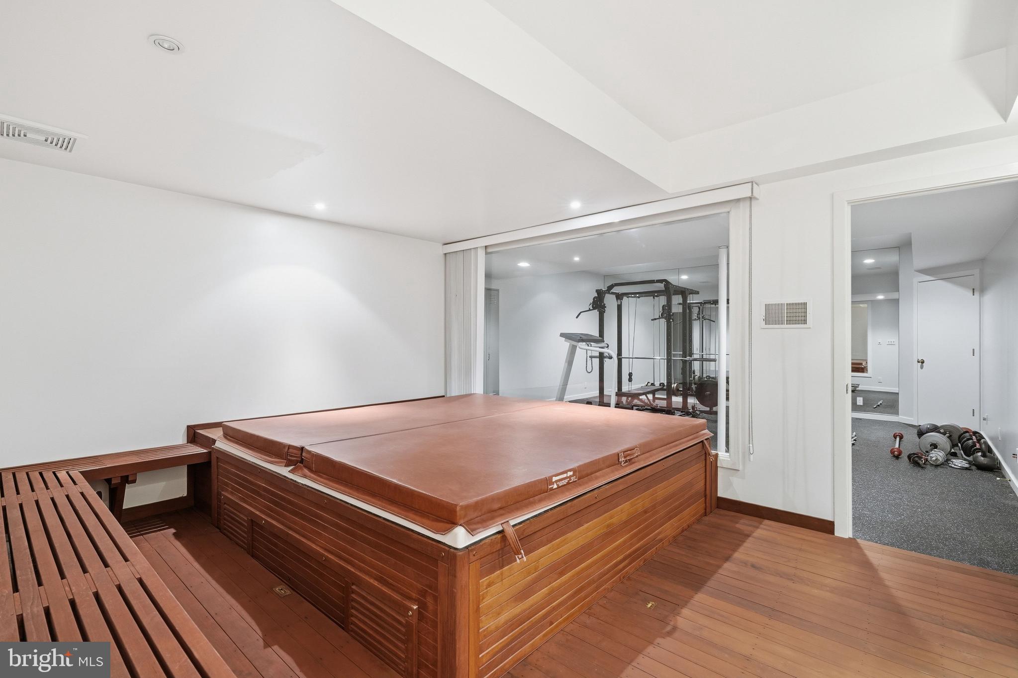 9 OAKLYN COURT