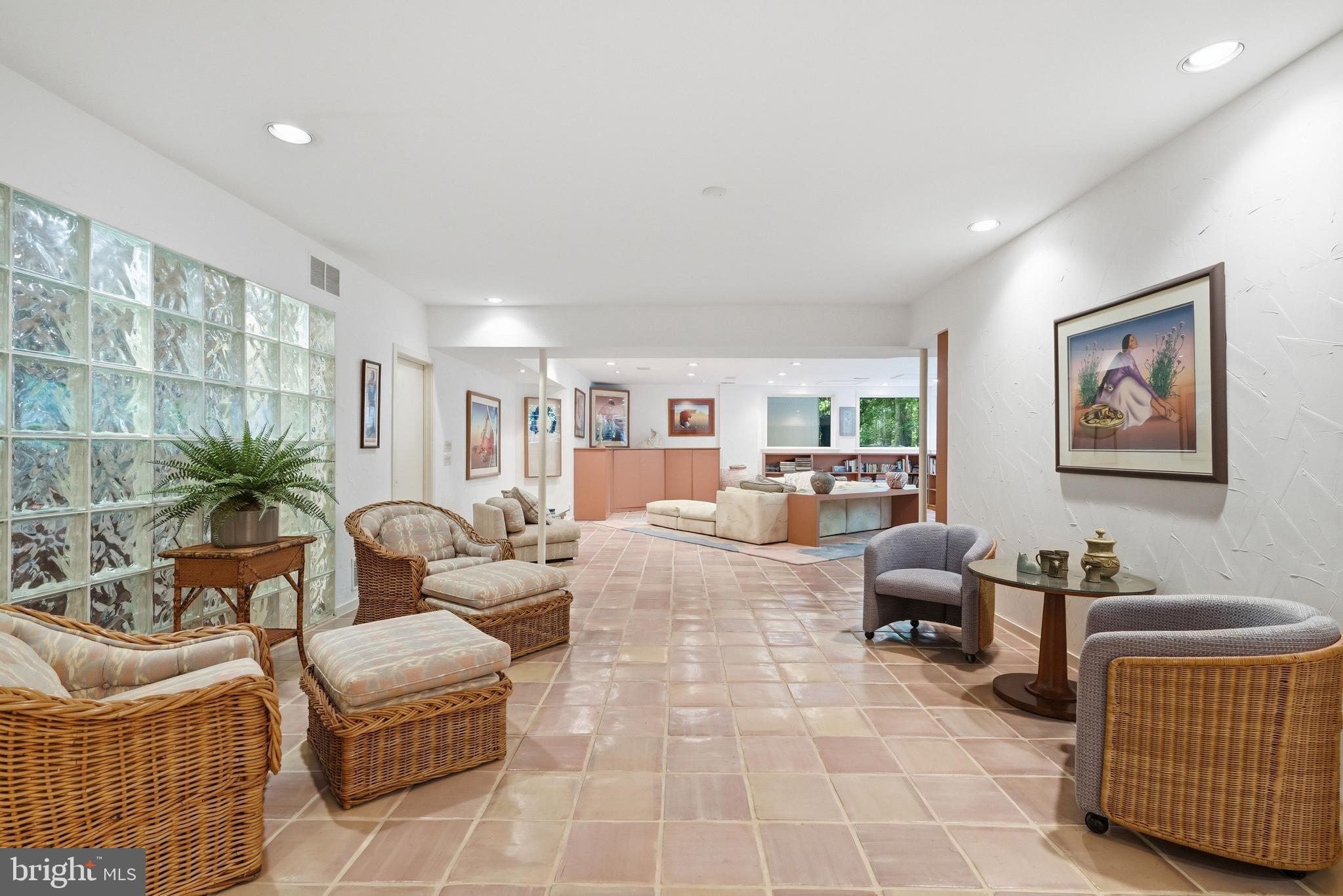 9 OAKLYN COURT