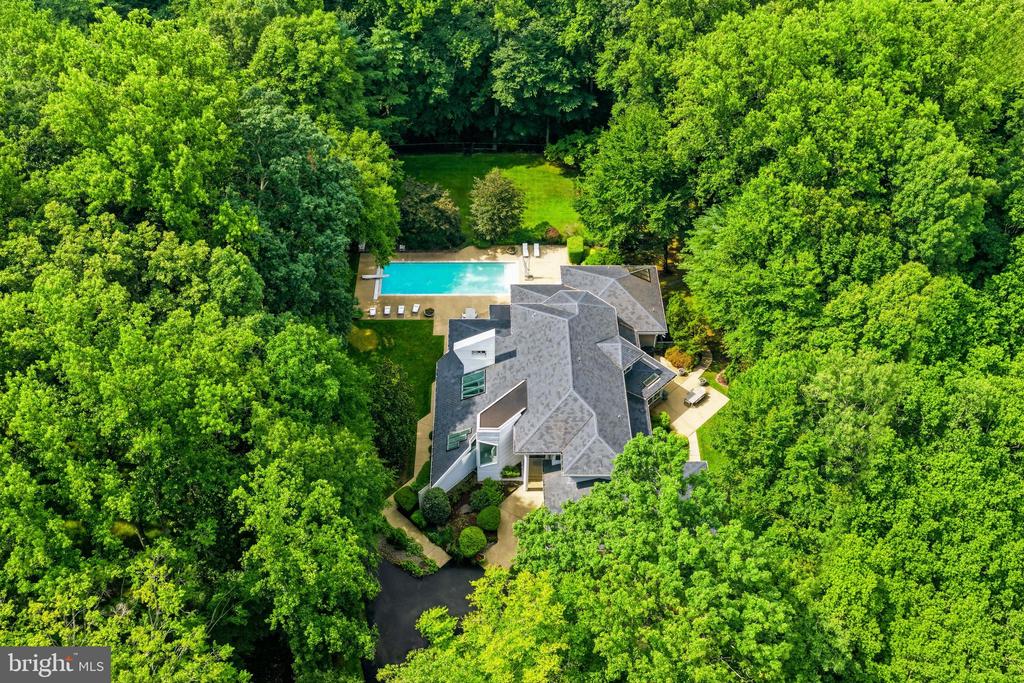 9 OAKLYN COURT