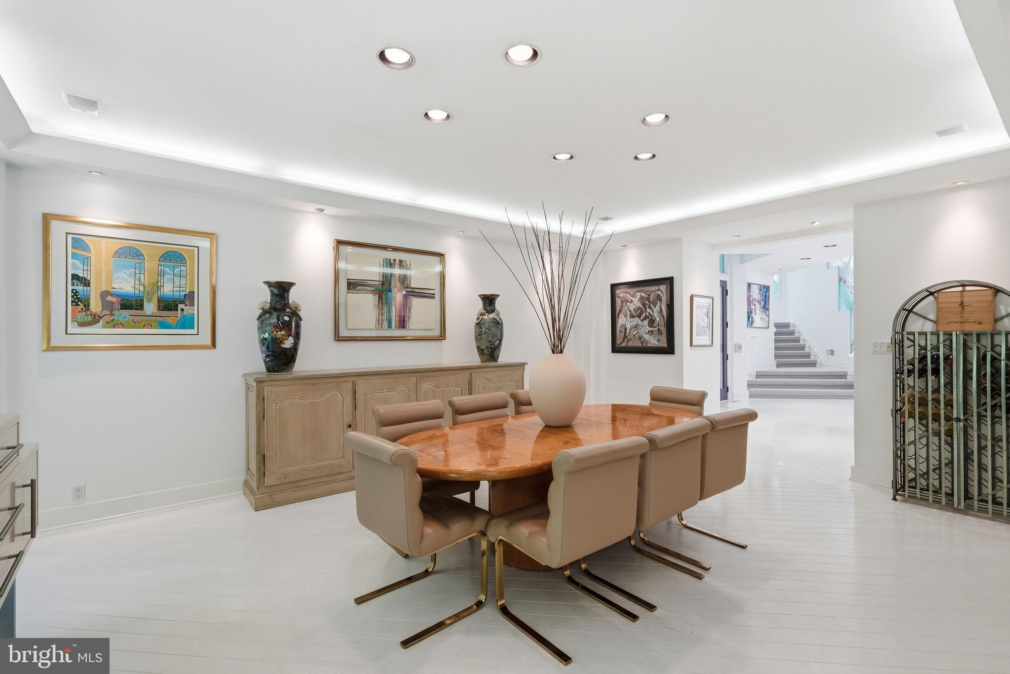 9 OAKLYN COURT