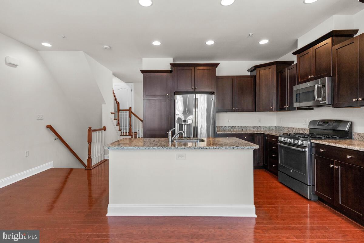 415 N Upton COURT