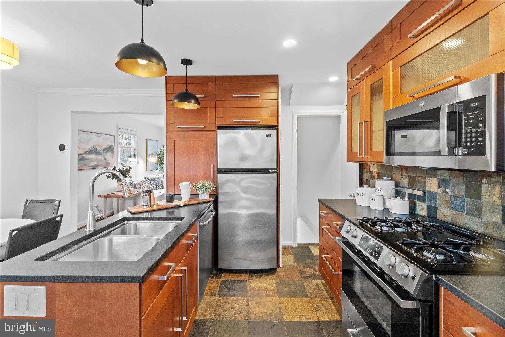 118 E Glendale Ave E