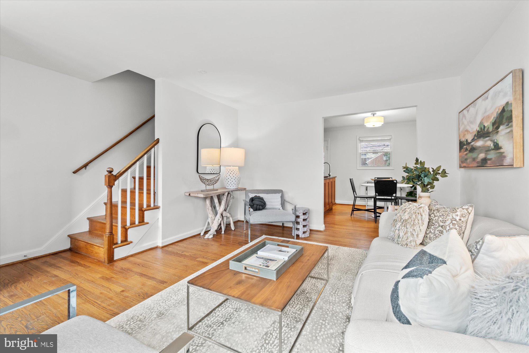 118 E Glendale Ave E