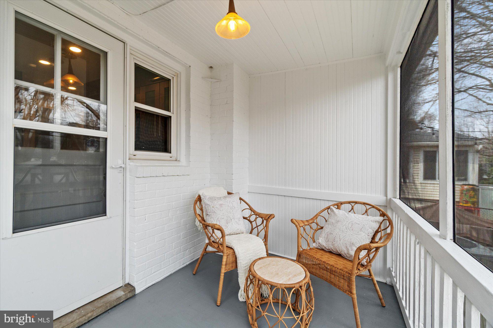 118 E Glendale Ave E